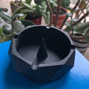all black rubber cannabox ashtray